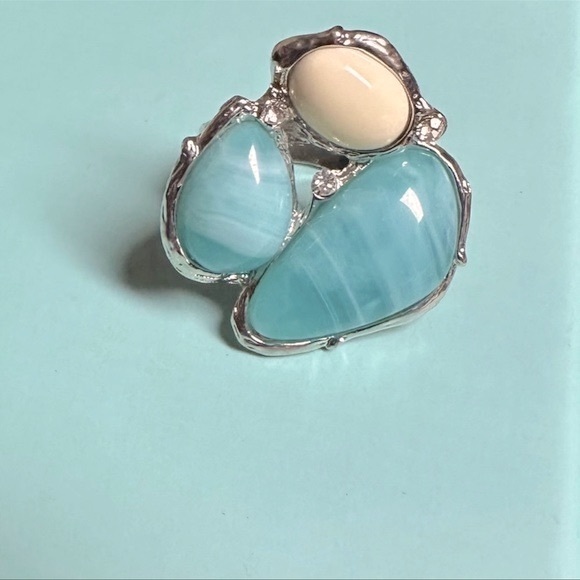 silver ring w/ lovely milky blue Larimer stones vintage turquoise look s…✅ - Picture 1 of 3